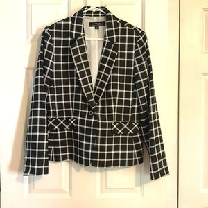 Tahari blazer b&w (women’s)